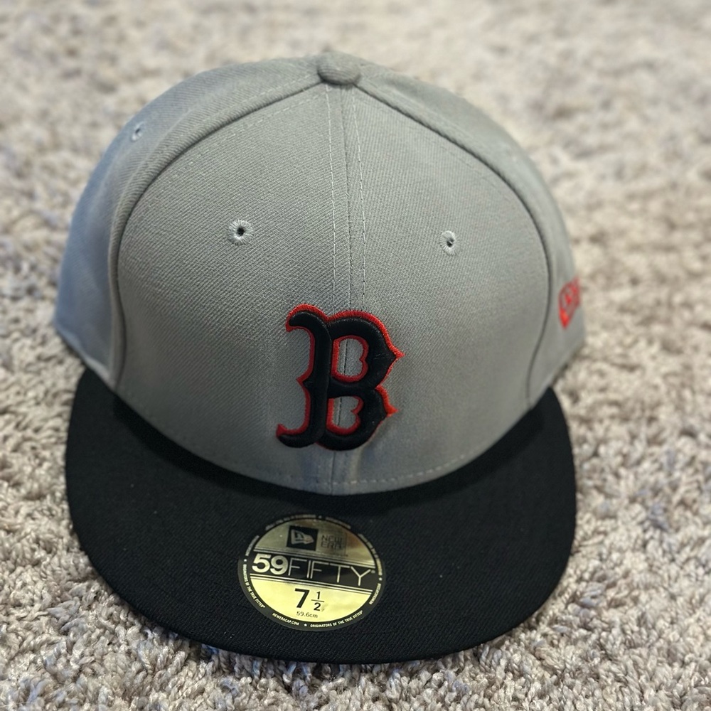 New Era Baseball hat!! Boston Red Sox. great condition. Used. Size 7 1/2